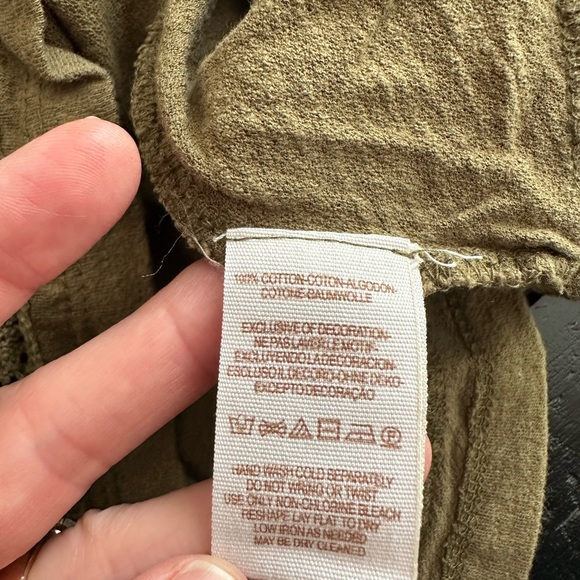 Free People Ruffle Sleeveless Army Green Shirt Embroidered Detail Sz XS - Picture 6 of 7